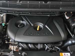 2013款2.0L 7座自动标准版 国IV 发动机
