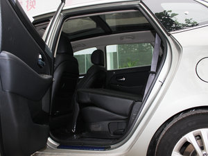2013款2.0L 7座自动豪华版 国IV 后排座椅放倒