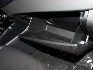 2013款2.0L 7座自动豪华版 国IV 手套箱