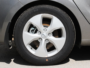 2013款2.0L 7座自动舒适版 国IV 轮圈