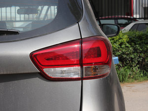 2013款2.0L 7座自动舒适版 国IV 尾灯