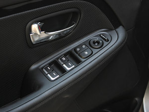 2013款2.0L 7座自动舒适版 国IV 主驾车窗控制区	
