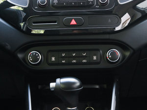 2013款2.0L 7座自动舒适版 国IV 空调调节