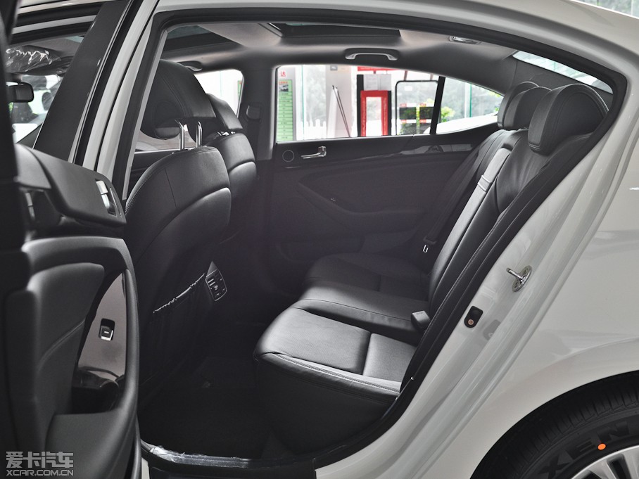 2013P 2.4L Ԅ̄(w)촰 V