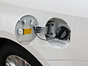 2013款2.4L 自动商务版 京V 油箱盖