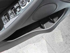 2013款2.4L 自动商务版 京V 前门储物空间