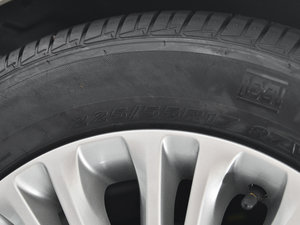 20132.4L Ԅ(dng)Ӣ V ݆̥ߴ