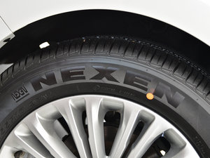 2013款2.4L 自动商务天窗版 京V 轮胎品牌