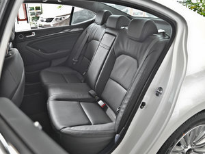2013款2.4L 自动商务天窗版 京V 后排座椅