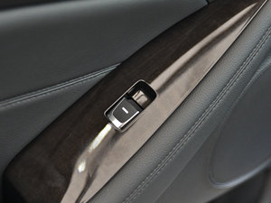 2013款2.4L 自动商务天窗版 京V 中控区