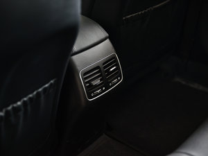 2013款2.4L 自动商务天窗版 京V 中控区