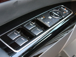 2015款3.8L 自动旗舰版 中控区