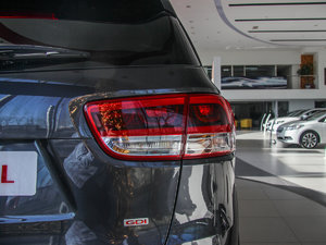 2015款L 2.4L GDI 汽油四驱精英版 5座 国IV 尾灯