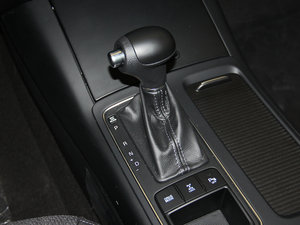 2015款L 2.4L GDI 汽油四驱运动版 5座 国IV 换挡杆
