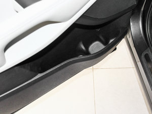 2015款L 2.4L GDI 汽油四驱精英版 7座 国IV 前门储物空间