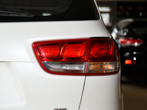 2015款L 2.4L GDI 汽油两驱运动版 5座 国IV 尾灯