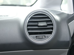 2011款2.0L 5座自动舒适版 中控区