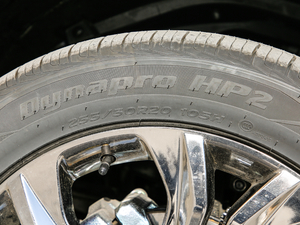 2019款2.2T 四驱尊贵版柴油 7座 轮胎尺寸