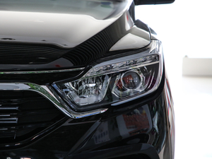 2019款2.2T 四驱豪华版柴油 7座 大灯