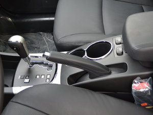 2011款2.0T 四驱自动豪华导航版 驻车制动器
