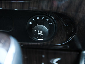 2011款3.2L 四驱豪华导航版 中控区