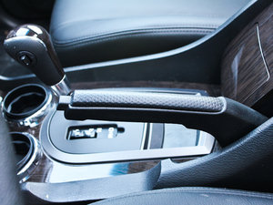 2011款3.2L 四驱豪华导航版 驻车制动器