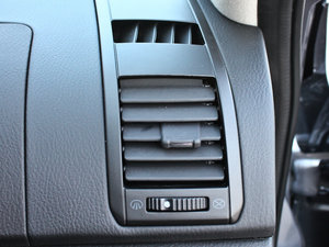 2011款3.2L 四驱豪华导航版 中控区