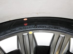 2012款3.6L 加长版 轮胎尺寸