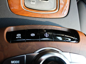 2012款3.6L 加长版 驻车制动器