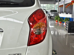 2013款2.0L 两驱自动豪华导航版 尾灯