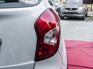 2014款2.0L 两驱手动舒适导航版 尾灯