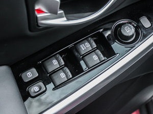 2014款2.0L 两驱手动舒适导航版 主驾车窗控制区	