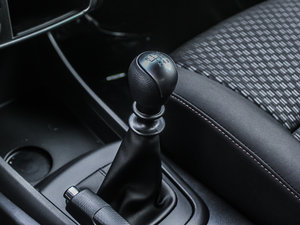 2014款2.0L 两驱手动舒适导航版 换挡杆