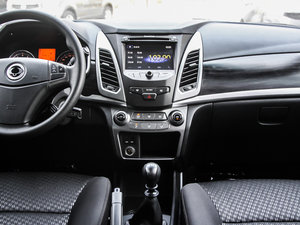 2014款2.0L 两驱手动舒适导航版 中控台