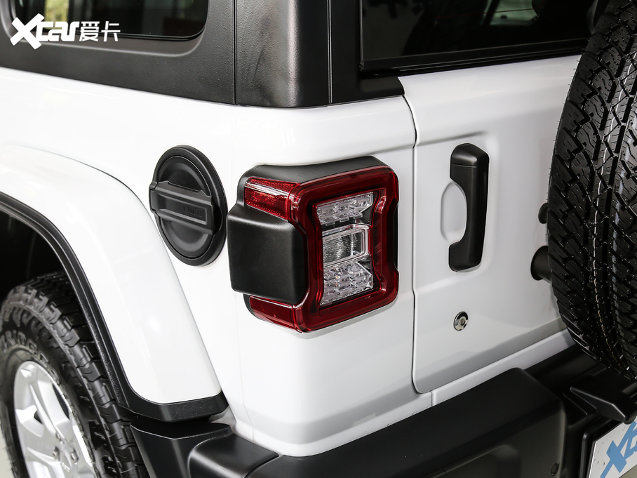 2019�����R�� 2.0T Sahara ���T�� ��VI