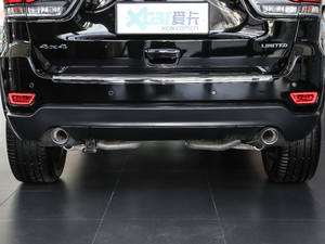 2020款3.0L 精英导航版 排气管