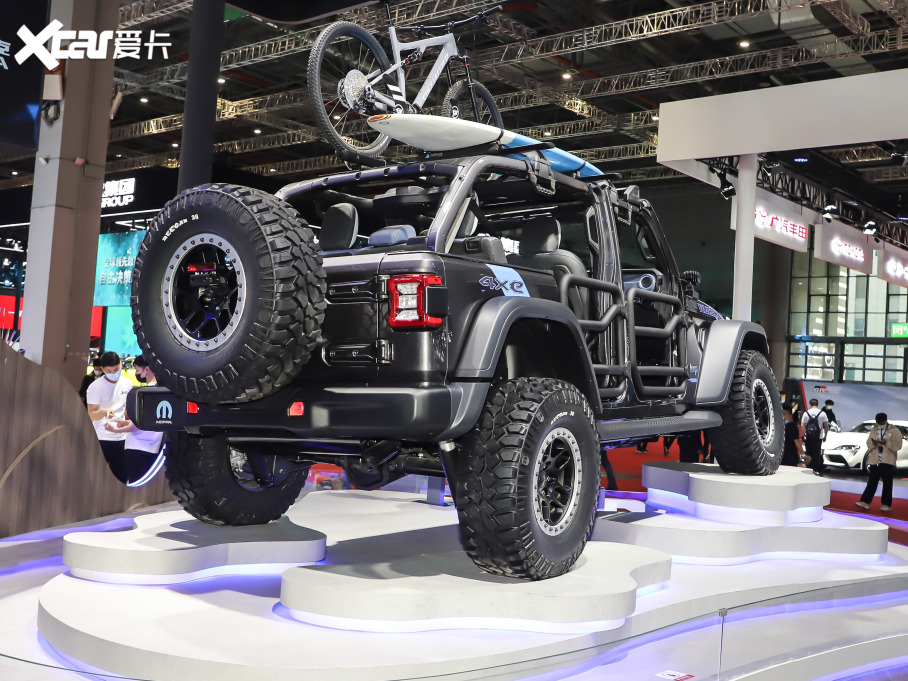 2021RԴ 4xe Off-Roader