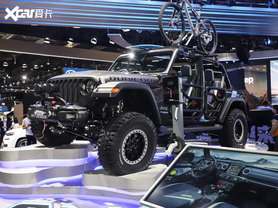 2021RԴ 4xe Off-Roader