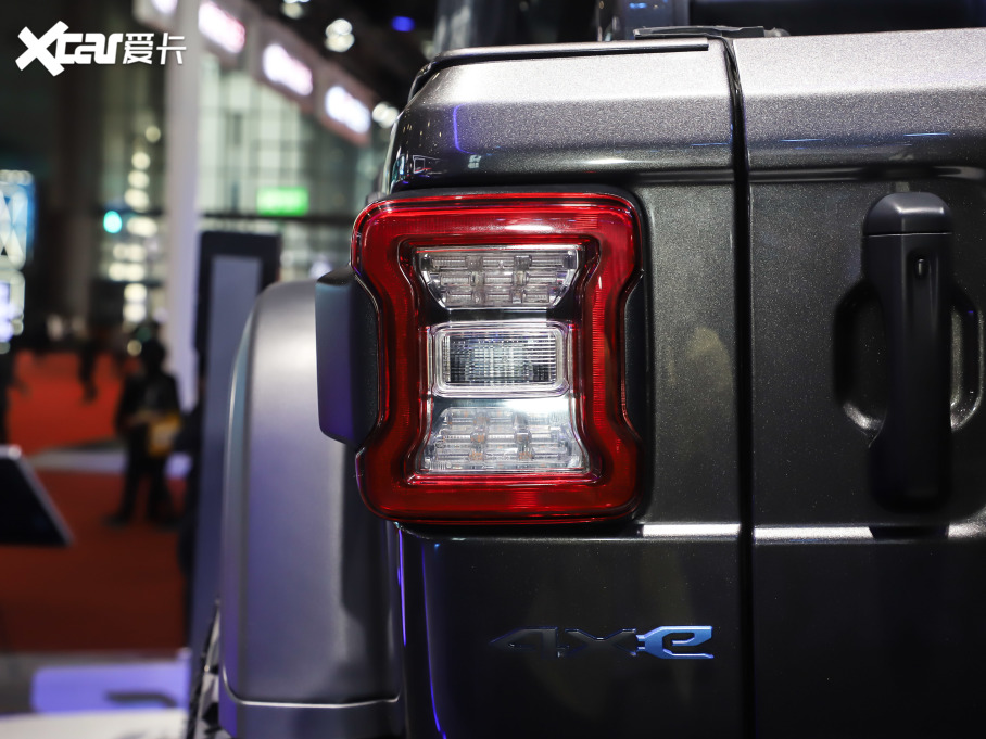 2021RԴ 4xe Off-Roader