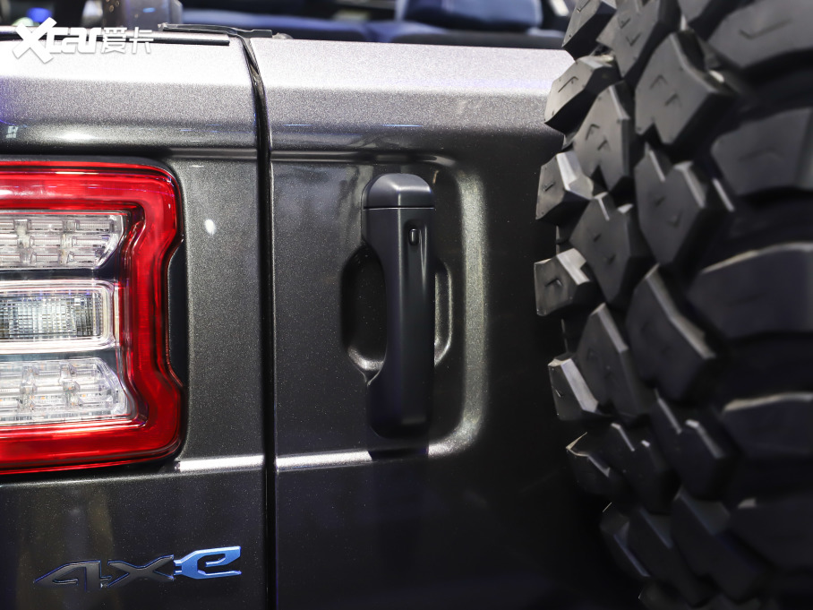 2021RԴ 4xe Off-Roader