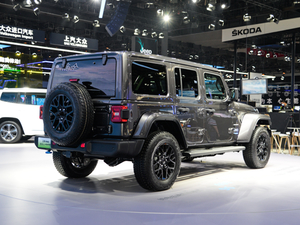 2021T 2.0T 4xe а w^