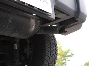 2011款3.8L 四门版 Rubicon 排气管