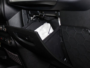 2012款3.6L 两门版 Sahara 手套箱