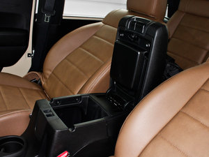 2012款3.6L 两门版 Sahara 空间座椅