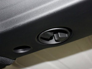 2012款3.6L 两门版 Sahara 空间座椅