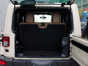 2012款3.6L 两门版 Sahara 行李厢空间