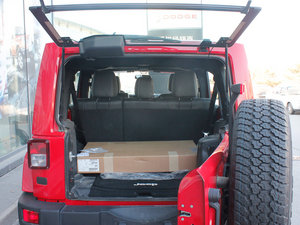 2012款3.6L 四门版 Rubicon 行李厢空间