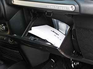 2012款3.6L 两门版 Rubicon 手套箱