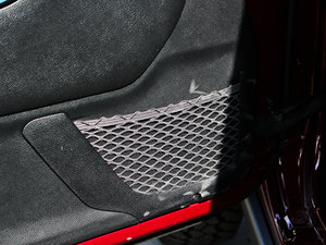 2012款3.6L 两门版 Rubicon 前门储物空间