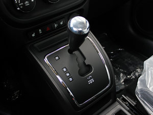 2012款2.4L 四驱豪华版 换挡杆